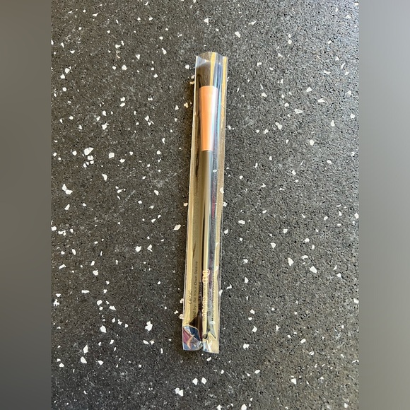 BYOD | Concealer Brush - Picture 2 of 4